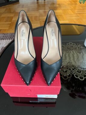 Valentino Garavani Black Pointed-Toe Studded Stiletto Pumps